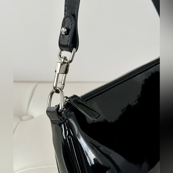 Trendy black patent baguette bag - Picture 5 of 10